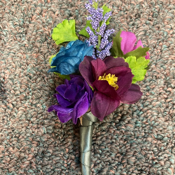 Set of 8 hand made boutonnières - Picture 9 of 10